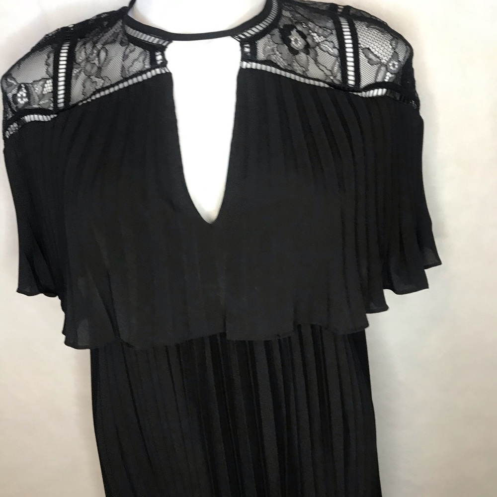 Gianni Bini dress,keyhole v-neckline short sleeve - Picture 4 of 8
